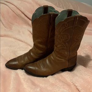 Ariat cowgirl boots